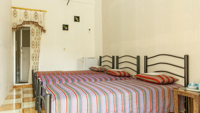 اتاق سه تخته 1 اقامتگاه سنتی قنات یزد